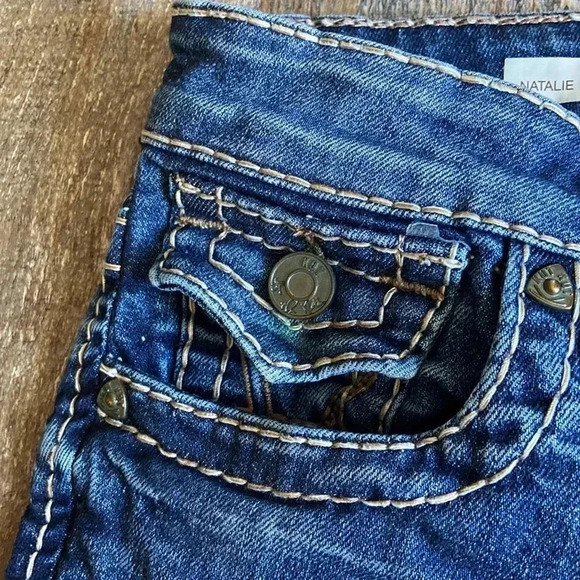 Kit from  the Kloth | Natalie Bermuda Shorts - Picture 2 of 8